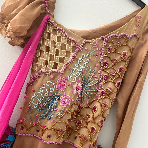 Maxi - Picture 2 of 9